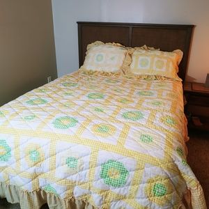 Vintage 3pc Quilted Bedspread Comforter w/Shams, King/Queen 104x92 Yellow Floral
